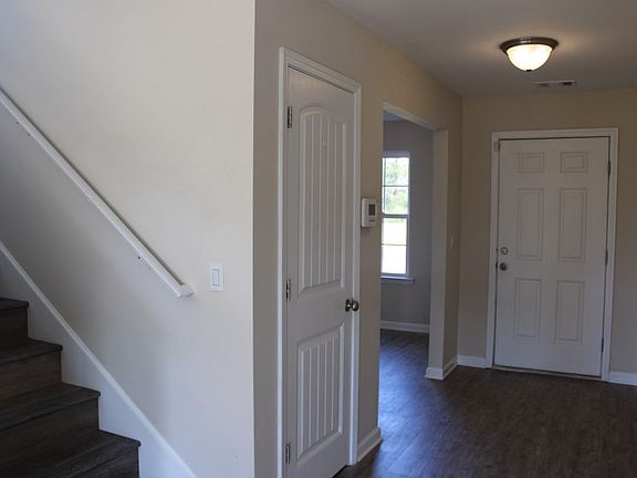 3rd image of 119 Roswell Dr W