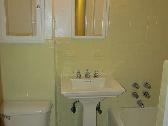 2nd image of 504 Cathedral Pkwy #2B