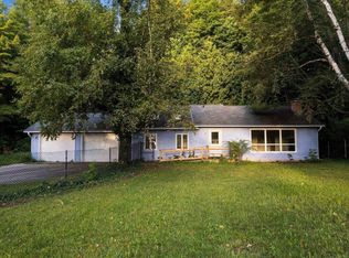 6691 N West Bay Shore Dr, Northport, MI 49670
