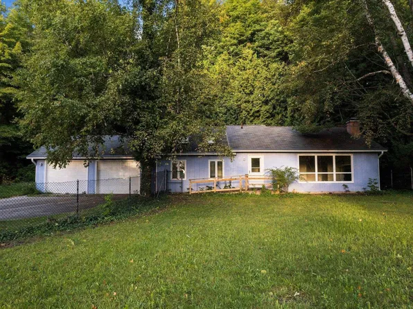 6691 N West Bay Shore Dr, Northport, MI 49670