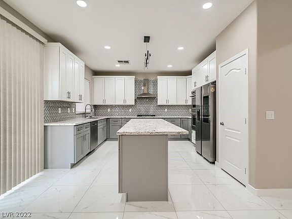 3rd image of 6059 Daisy Run Ct