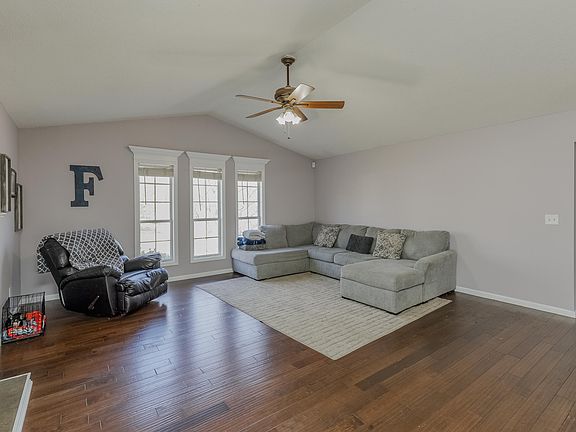 4th image of 184 Lee Dr