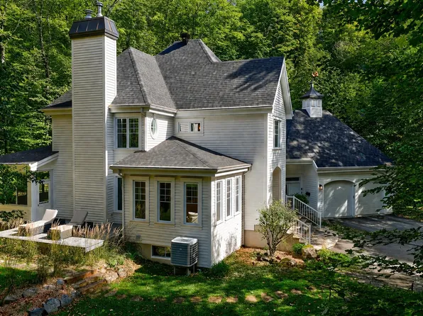 152 Rue De Shannon, Bromont, QC J2L 3M4