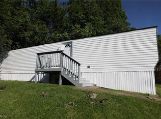 216 Young Ln, Saint Clairsville, OH 43950