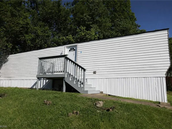 216 Young Ln, Saint Clairsville, OH 43950