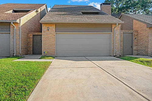304 E Adoue St Photo 1