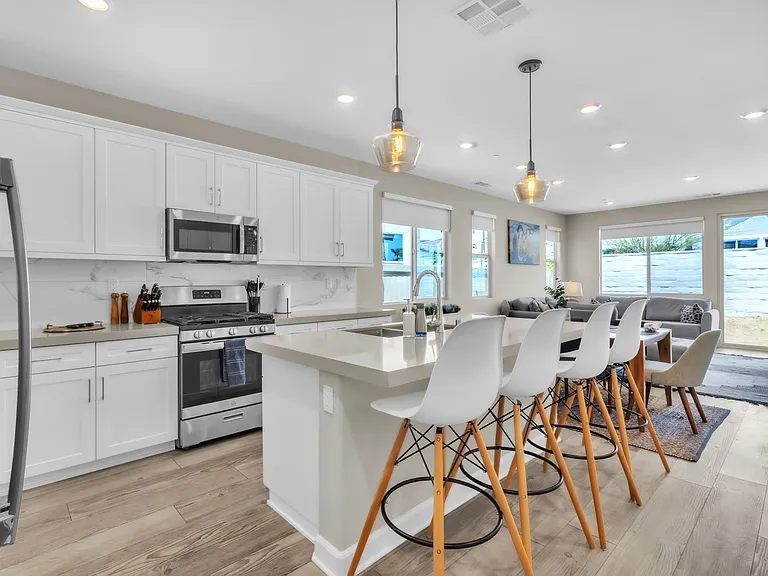 Full kitchen