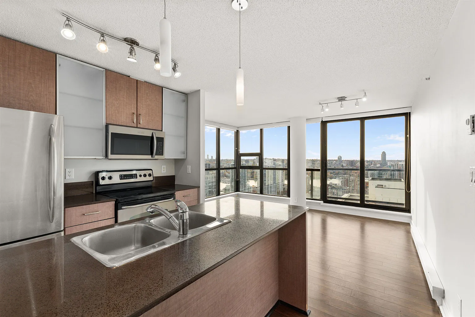 909 Mainland St #3403 photo 1