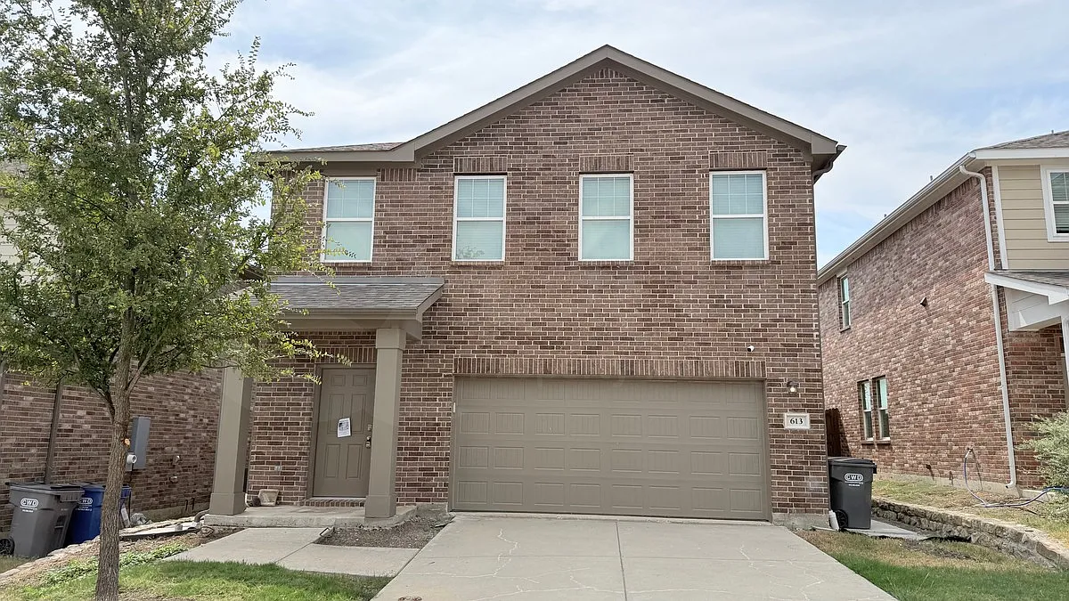 3 bed, 2.5 bath, 1920 sqft, $1,850 — Photo 1
