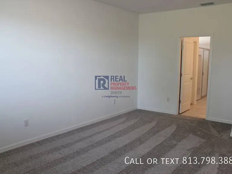 3911 N Maryland Ave — Photo 31