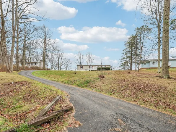 144 Langham Dr, Hookstown, PA 15050