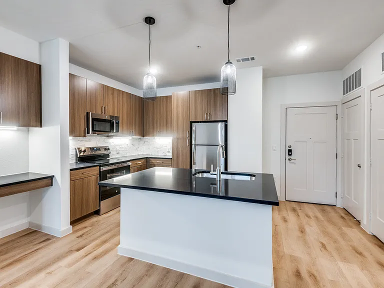 Burnett Lofts at Bishop Ridge — Photo 14