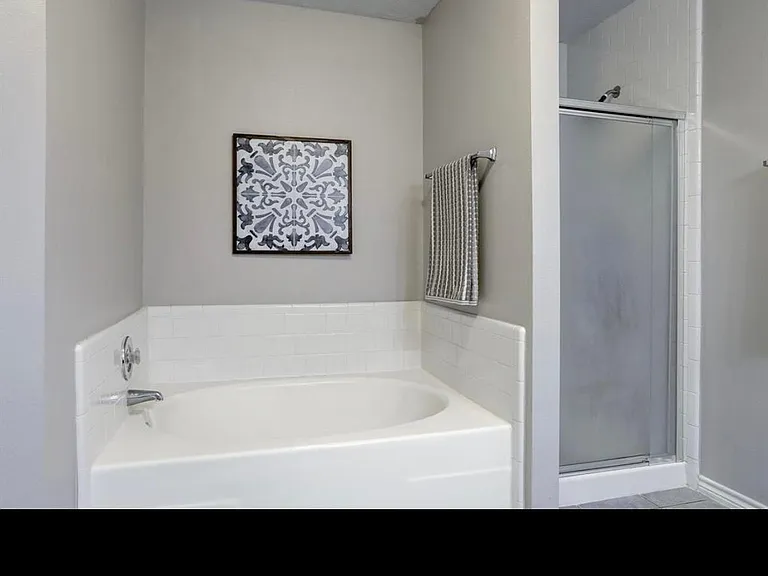 4508 Stonebridge Dr — Photo 16