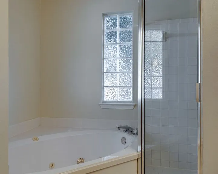 128 Menzel St — Photo 25