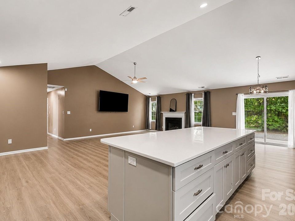 1st image of 3012 Waycross Dr