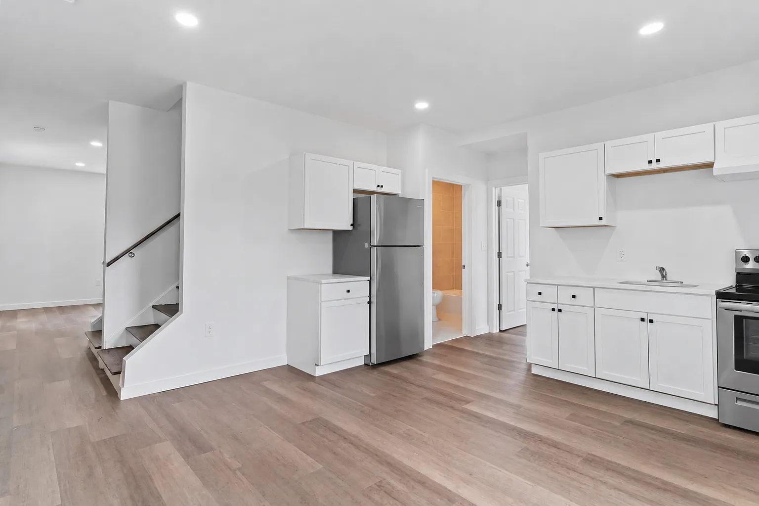 4 bed, $2,150 — Photo 1