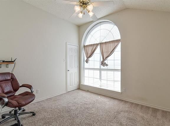 4th image of 5503 Bradley Ln