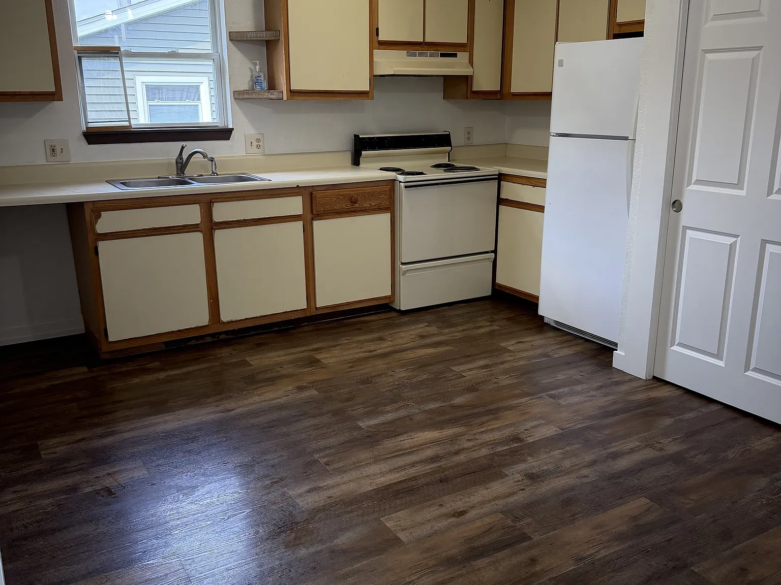 111-2 W Tara Ct - D — Photo 1