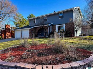 7301 Whitestone Dr, Lincoln, NE 68506