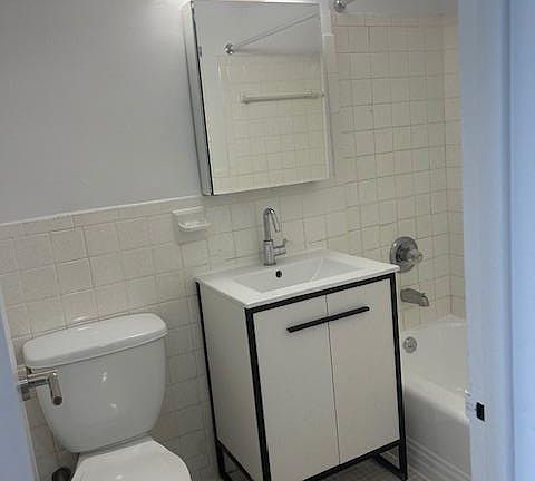 4th image of 3121 Middletown Road #8J