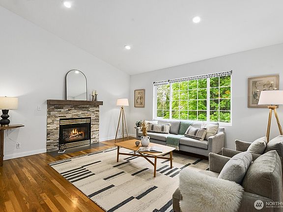 2nd image of 4035 NE 110th Street