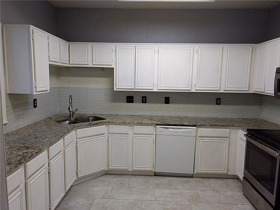 5th image of 3313 Devonshire Dr