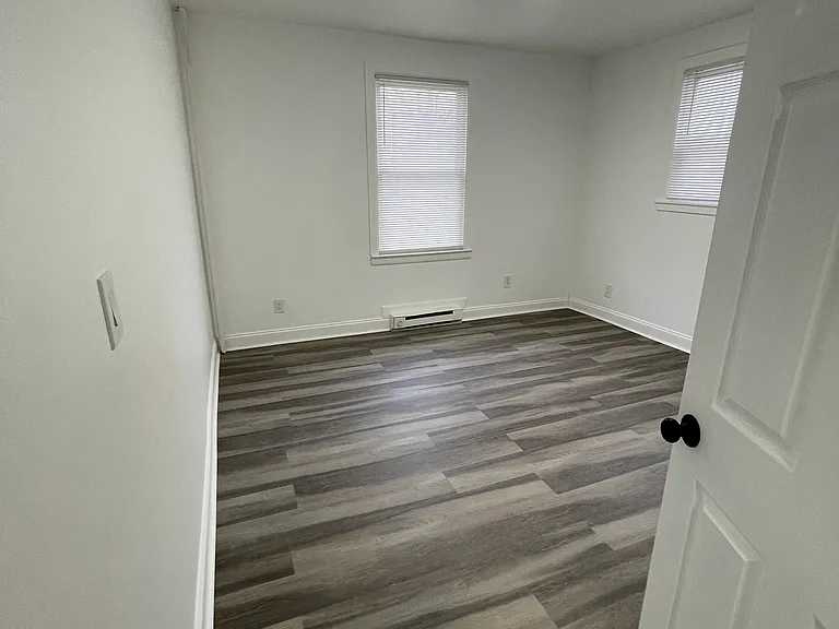 Cedar Ave — Photo 4