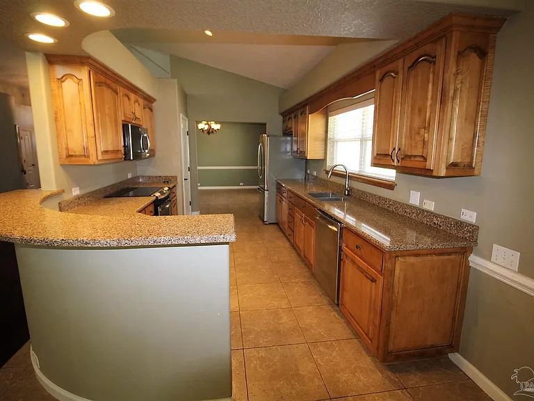 9850 Rail Cir — Photo 16