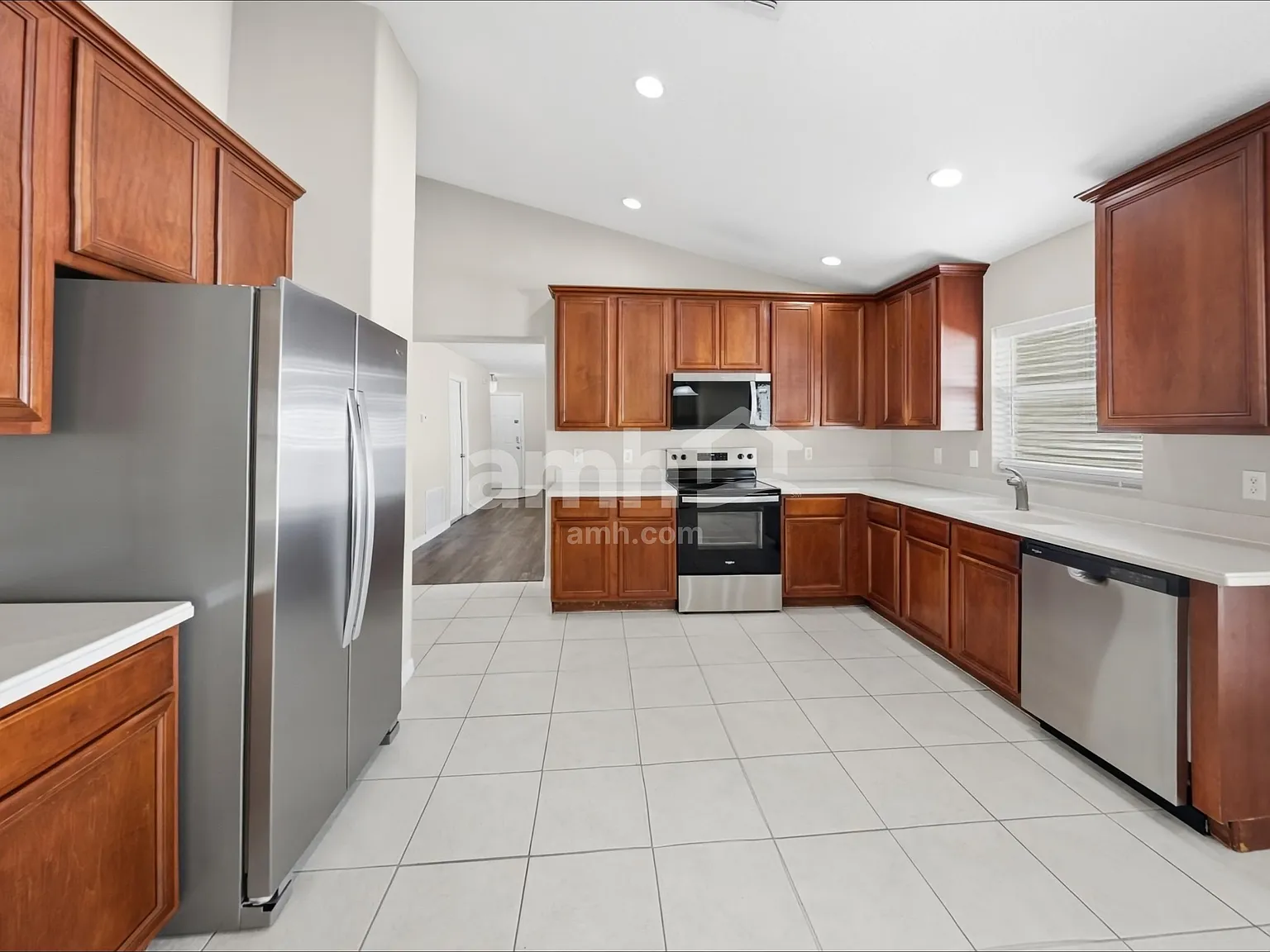 4 bed, 2.0 bath, 1923 sqft, $2,550 — Photo 3