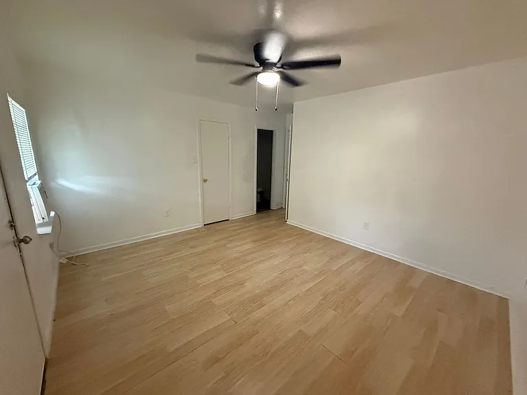 2041-2043 Helm Dr — Photo 3