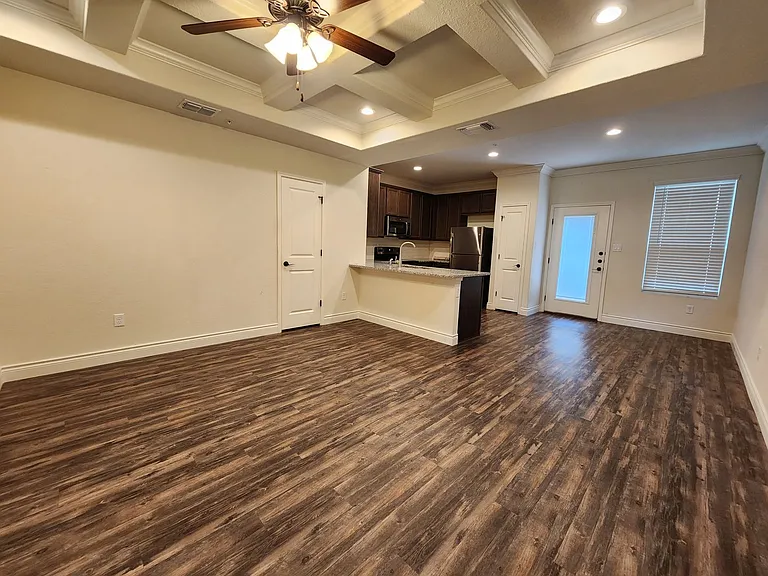 340 Untermaier St — Photo 5