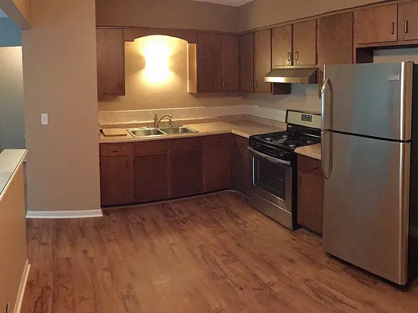 601 School Dr APT 3B, Fox River Grove, IL 60021