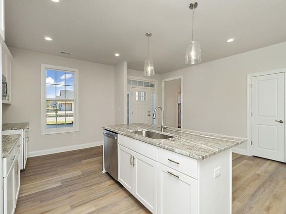 4th image of 509 Saint Andrews