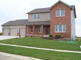 11 Boulder Dr, Carlock, IL 61725