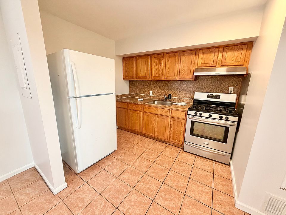 1st image of 813 Fisher Ave