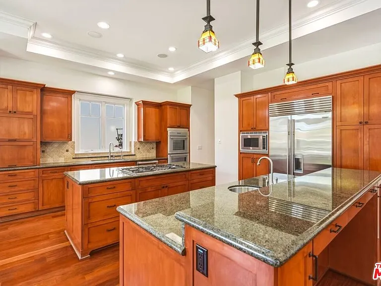 1633 Voorhees Ave — Photo 13