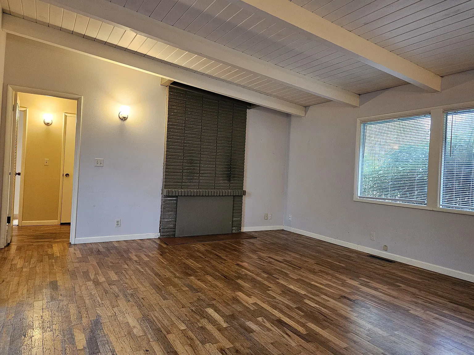 2 bed, 1260 sqft, $2,085 — Photo 2