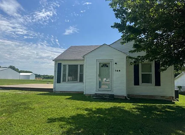 728 Claire Ave — Photo 1