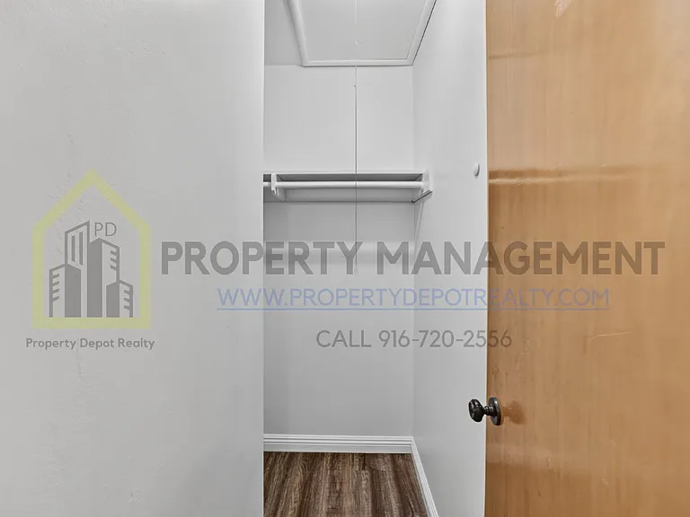 4411 Del Rio Rd #4 — Photo 18