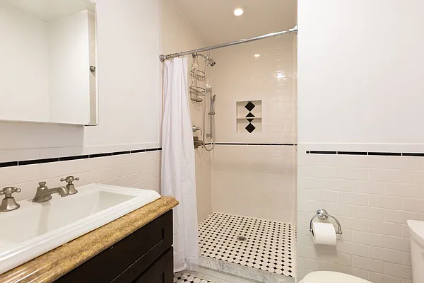 Rented by Double R Ventures LLC | media 32