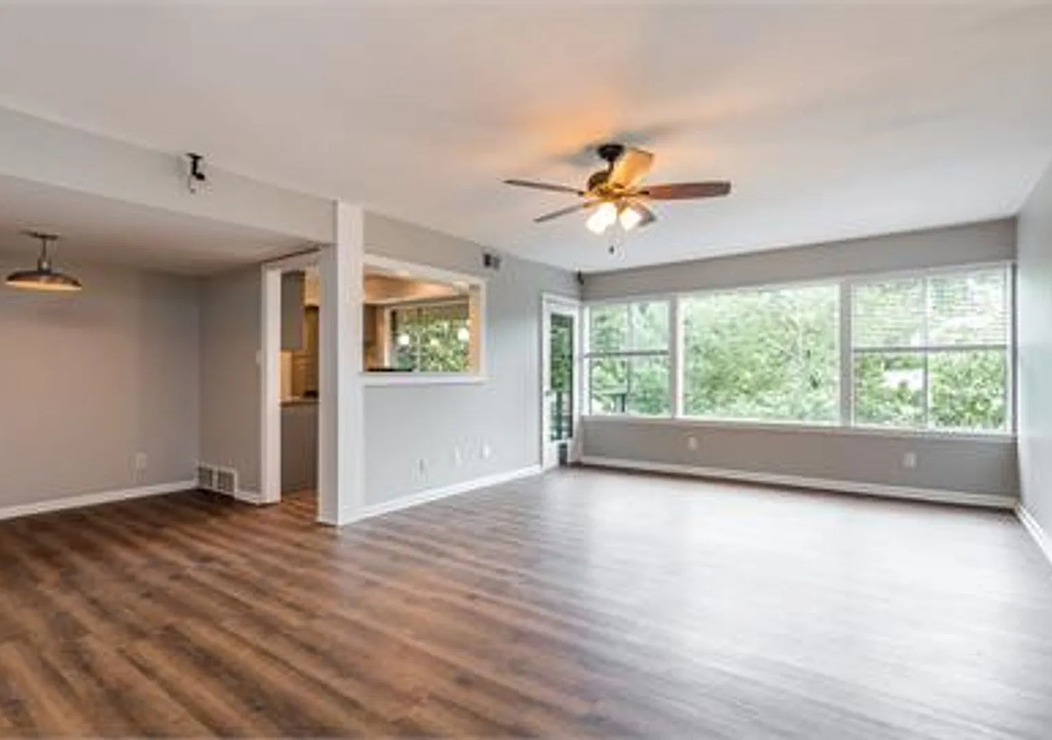 2 bed 1.5 Bath Apartment, with Community Pool — Photo 1