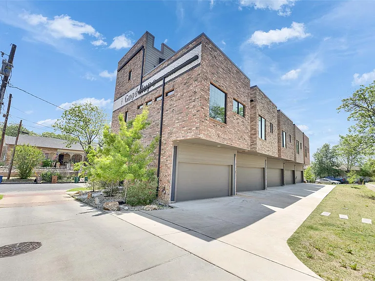 808 E Lydia St — Photo 30