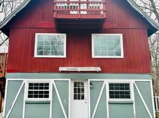 122 Fairview Dr, Dingmans Ferry, PA 18328