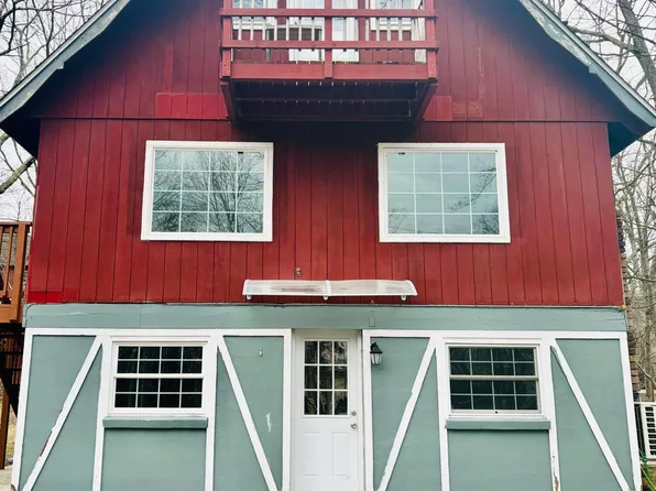 122 Fairview Dr, Dingmans Ferry, PA 18328