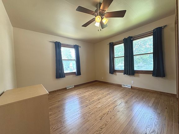4th image of 470 N Grand Ave
