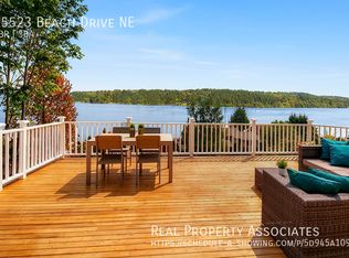 15523 Beach Dr NE, Lake Forest Park, WA 98155