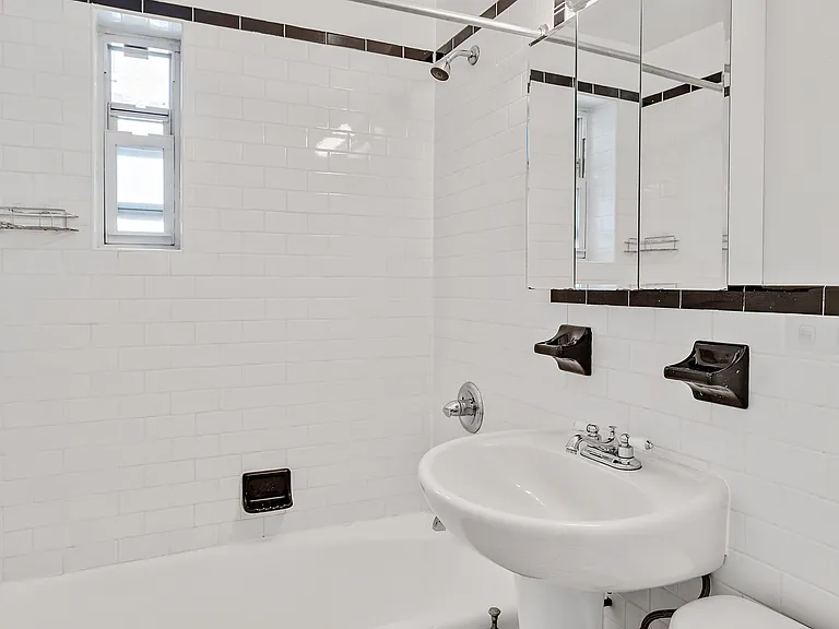 133 E 84th St #3B — Photo 5