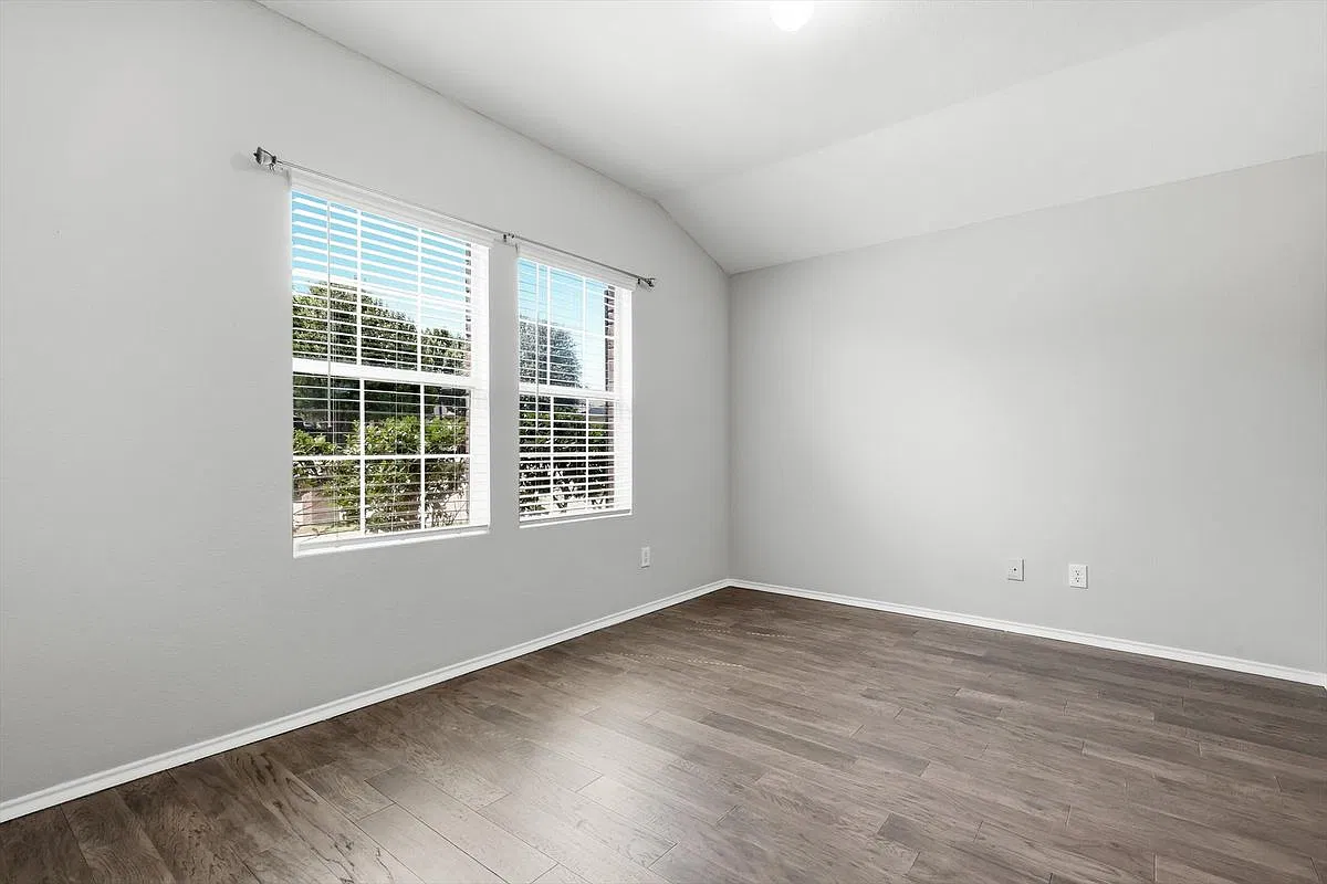 3 bed, 2.0 bath, 1740 sqft, $1,900 — Photo 3