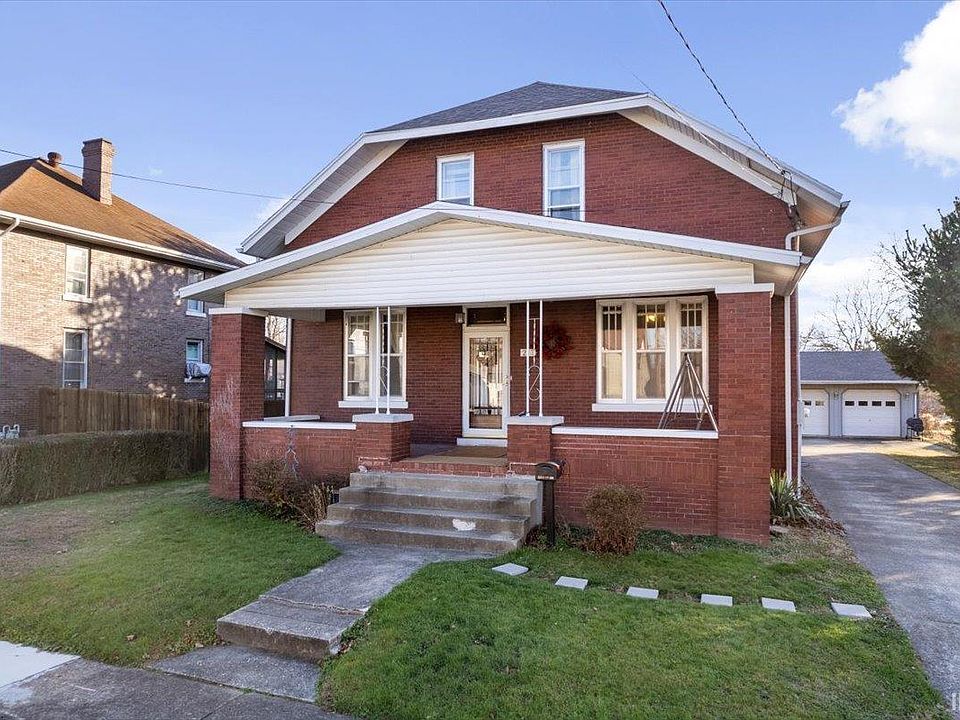 1st image of 213 E 1st Ave