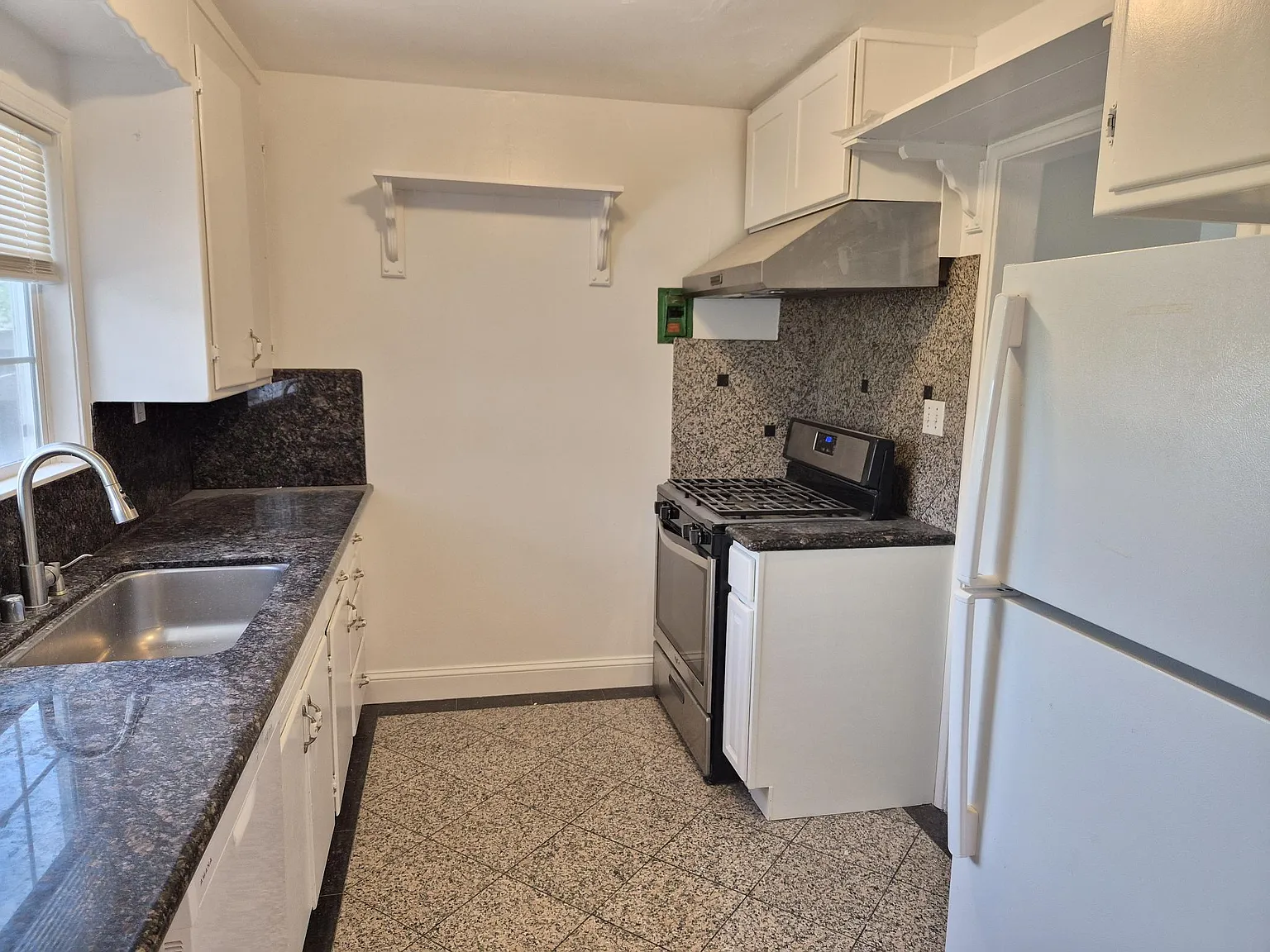 3 bed, 1782 sqft, $2,800 — Photo 3